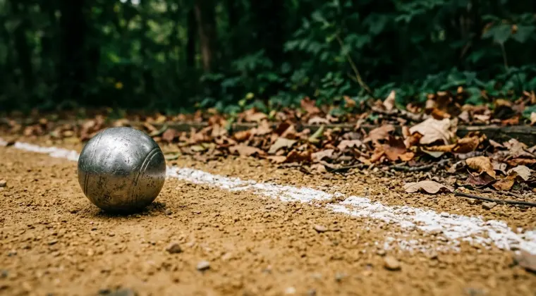 Boule sortie de la limite du terrain marquée au sol